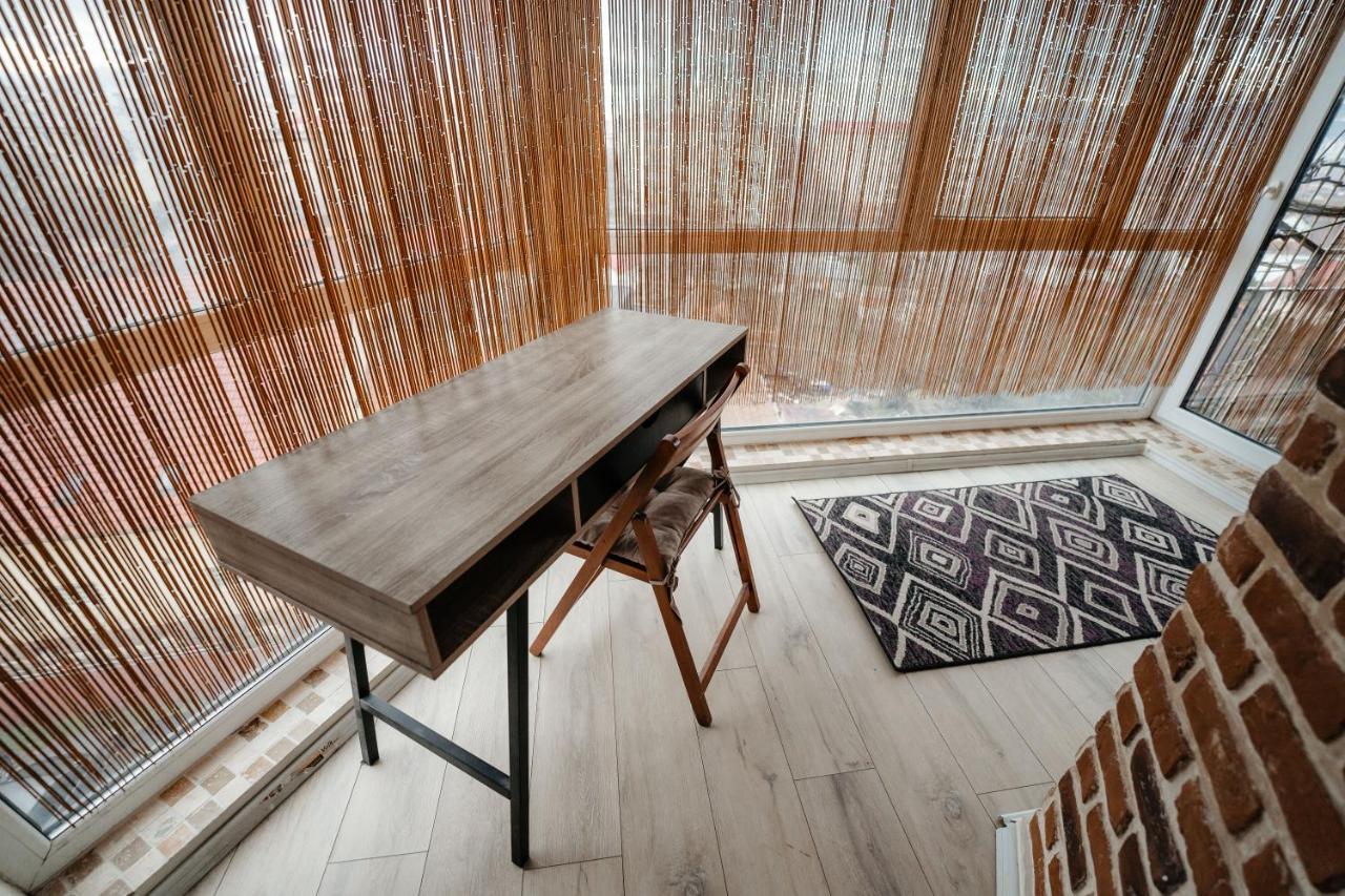Bright And Cozy Design Apt With Office Apartment คลูจ-นาโปกา ภายนอก รูปภาพ