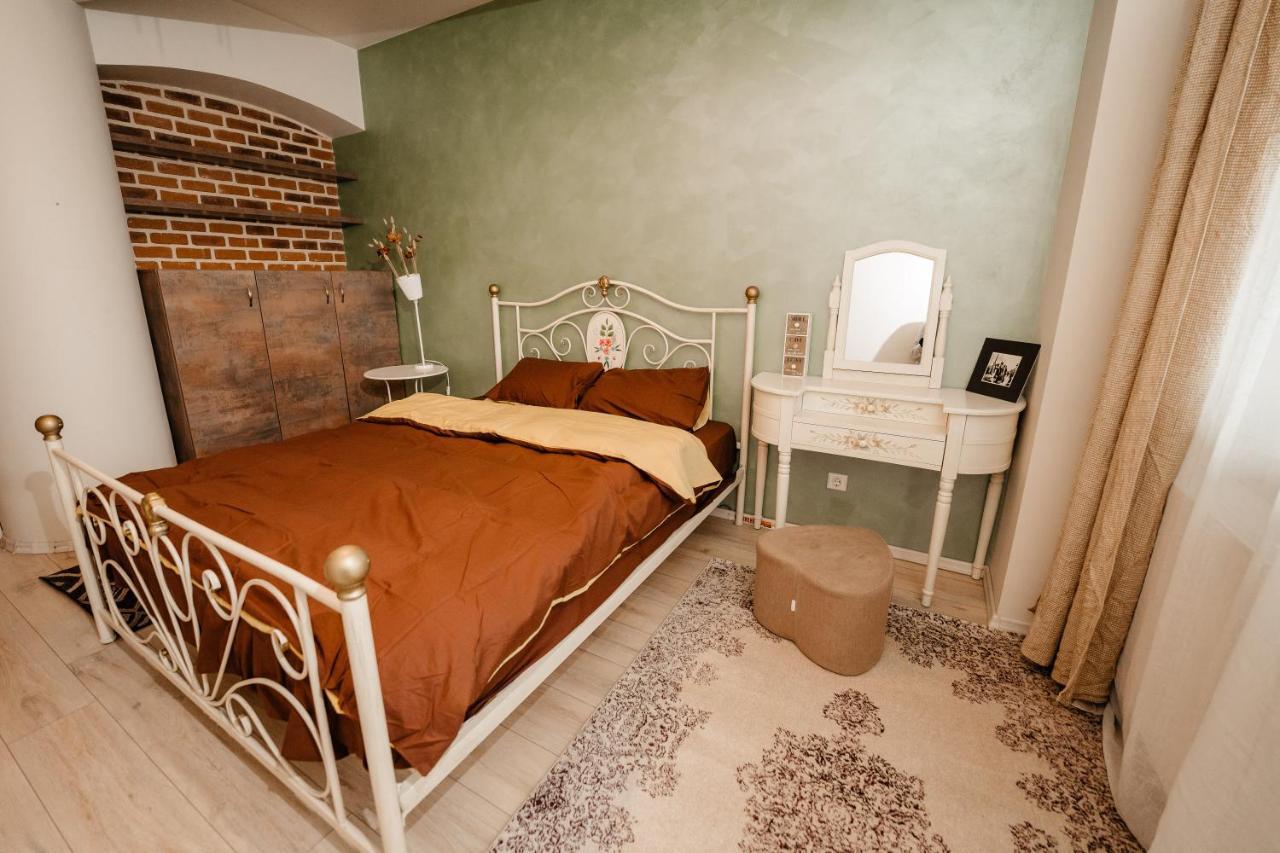 Bright And Cozy Design Apt With Office Apartment คลูจ-นาโปกา ภายนอก รูปภาพ